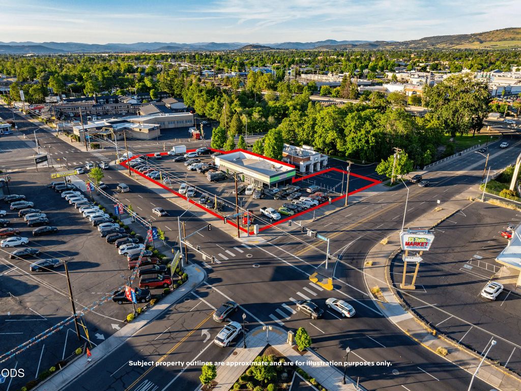 348 N Riverside Avenue, Medford