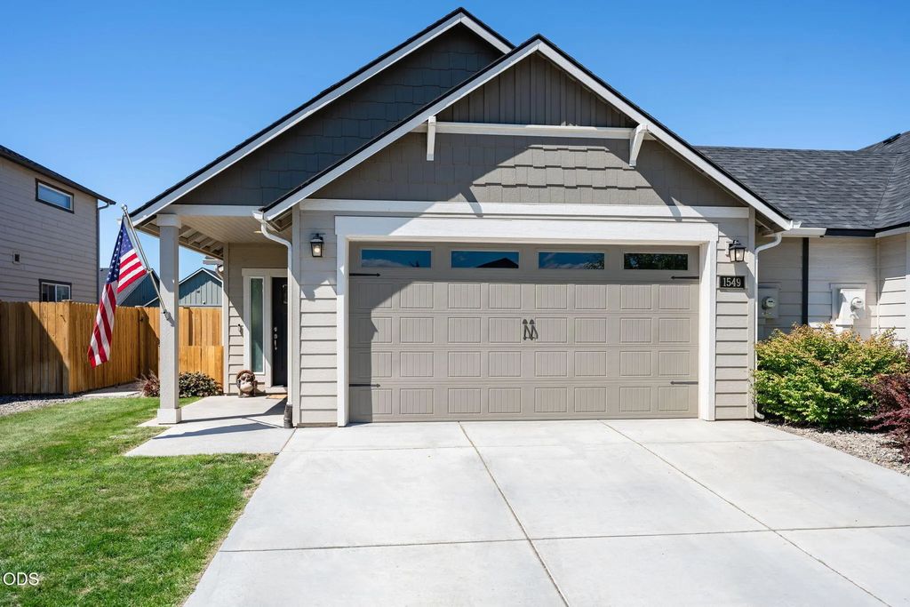 1549 Nw Upas Place, Redmond