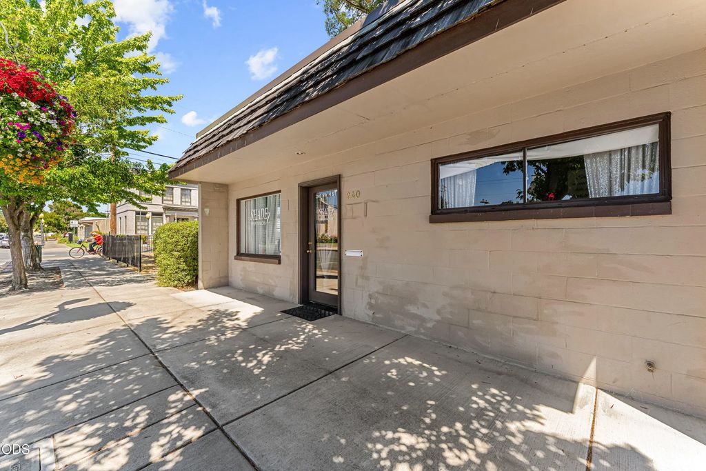 240 Sw H Street, Grants Pass