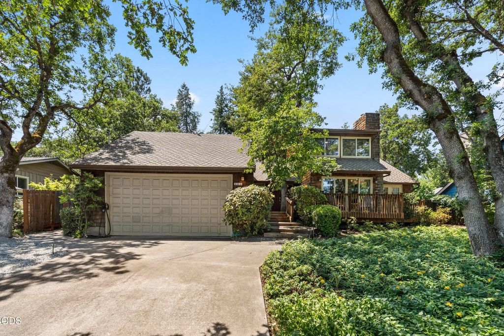 521 Sunrise Avenue, Medford
