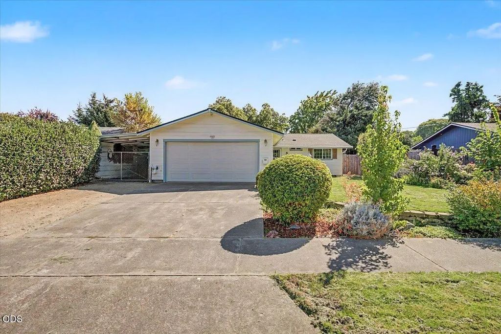 1725 Howell Avenue, Medford