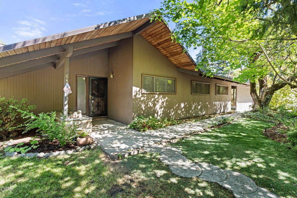 6460 Rogue River Highway, Grants Pass