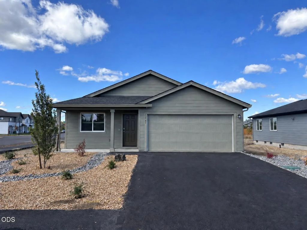 51743 Morning Pine Dr, La Pine