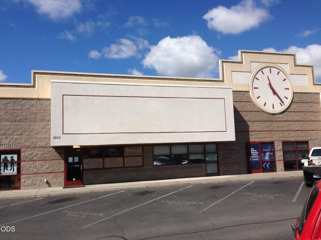 1600 Delta Waters Road 105, Medford