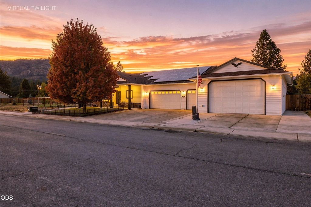 106 Cabernet Circle, Cave Junction