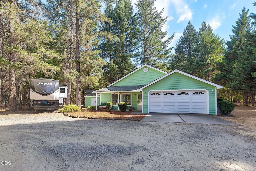 725 Williamson Loop, Grants Pass