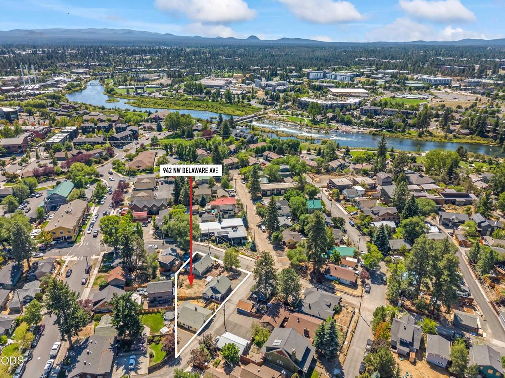 942 Nw Delaware Avenue, Bend