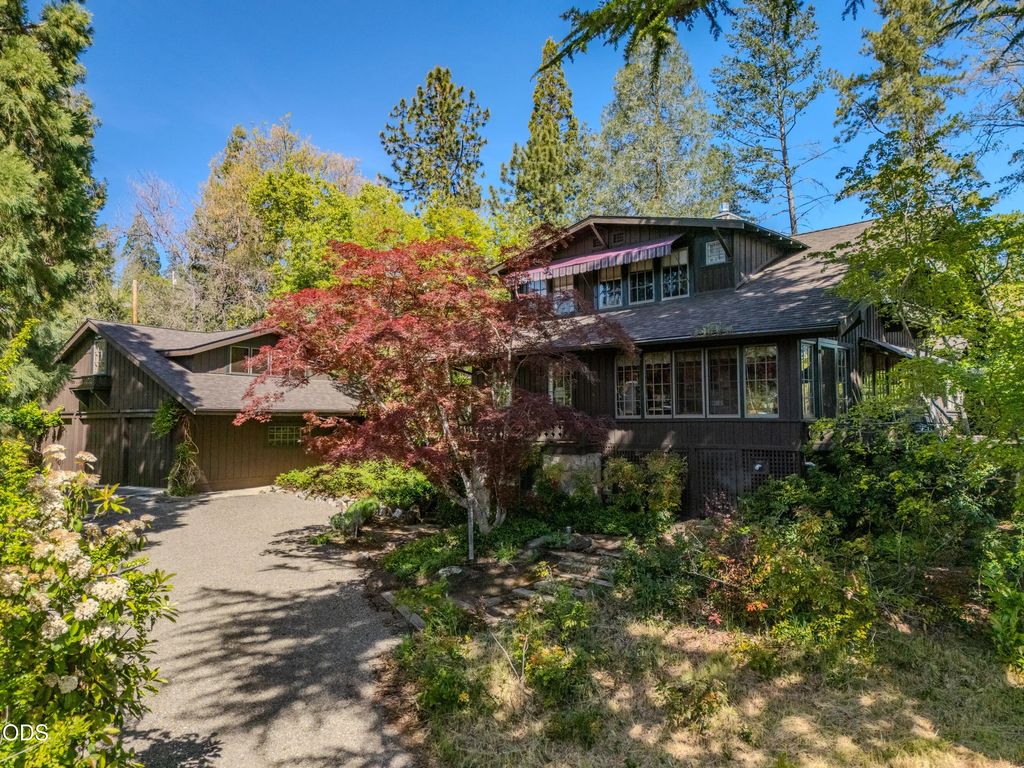 2569 Old Stage Road, Medford