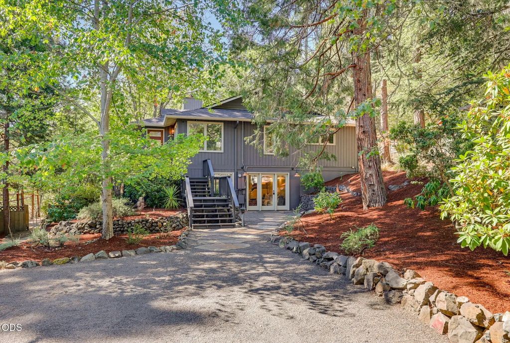 152 Strawberry Lane, Ashland