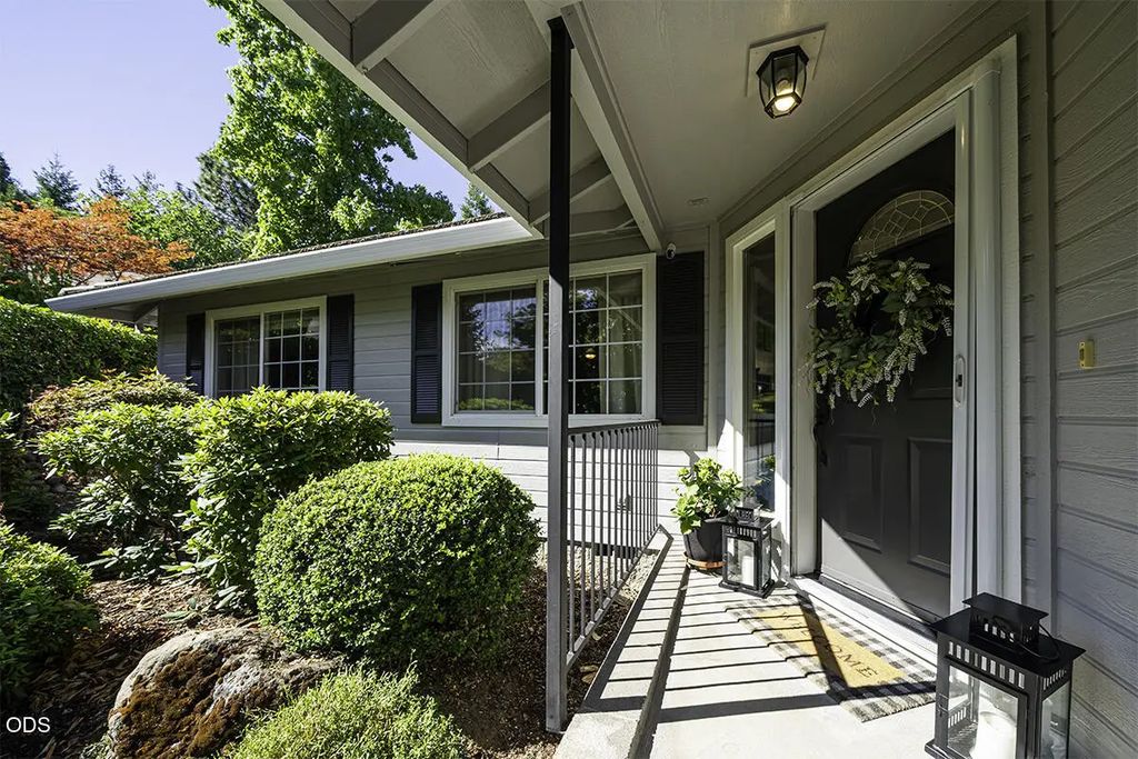 171 Shaniko Court, Medford