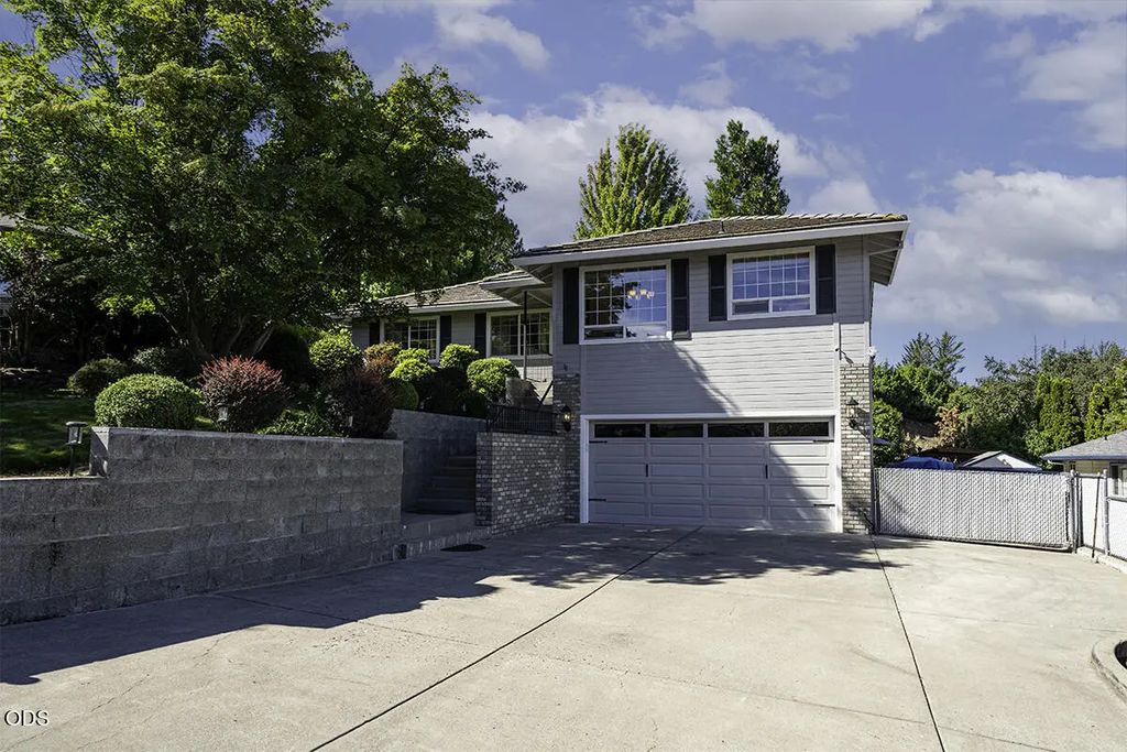 171 Shaniko Court, Medford