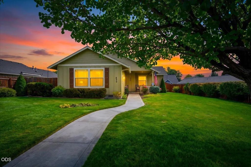850 Nw Quince Avenue, Redmond