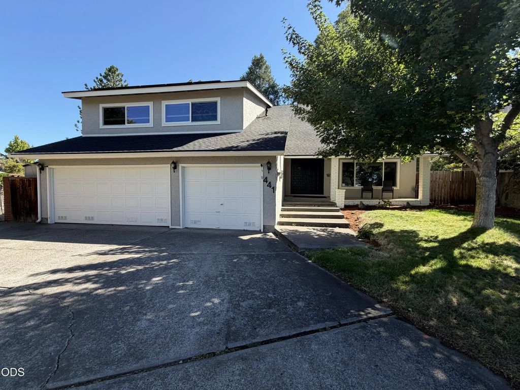 441 Silverado Circle, Medford
