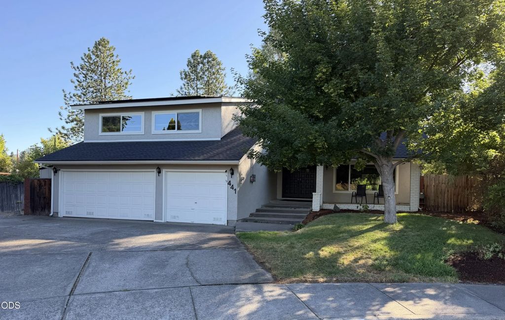 441 Silverado Circle, Medford
