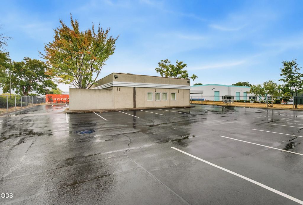546 Business Park Drive, Medford