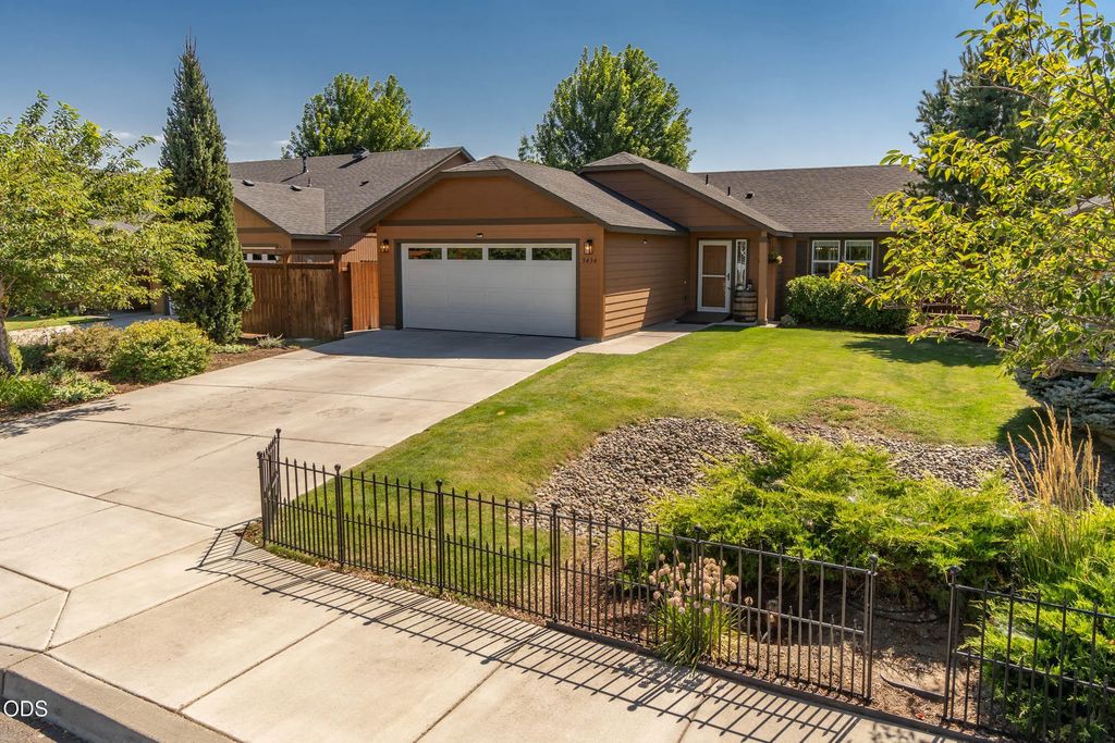 3434 Nw Dogwood Avenue, Redmond