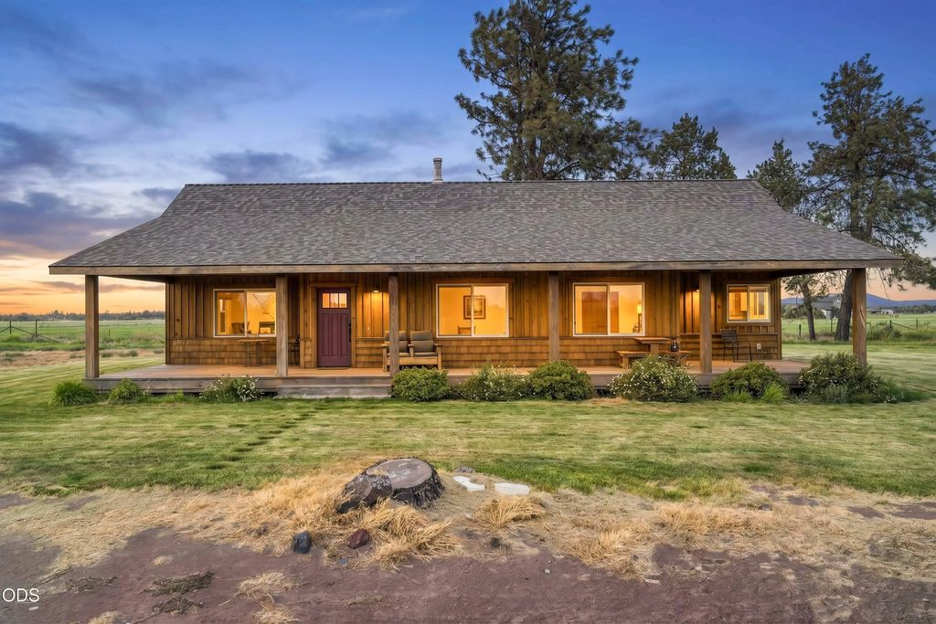 68912 Holmes Road, Sisters