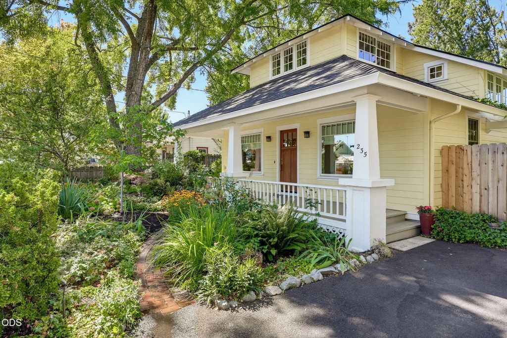 235 Gibson Street, Talent
