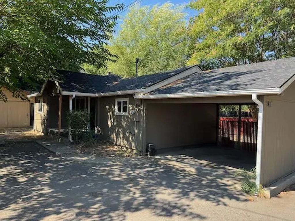 1411 Sw G Street, Grants Pass