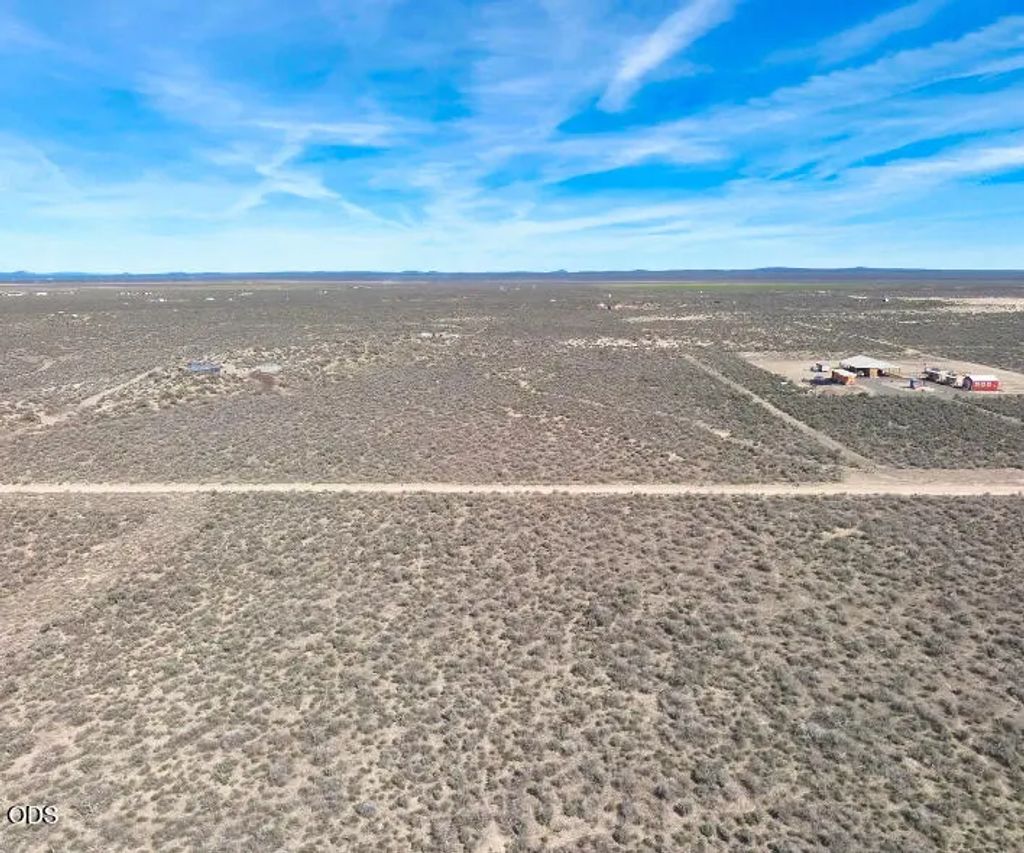 700 Five Acre Road, Christmas Valley