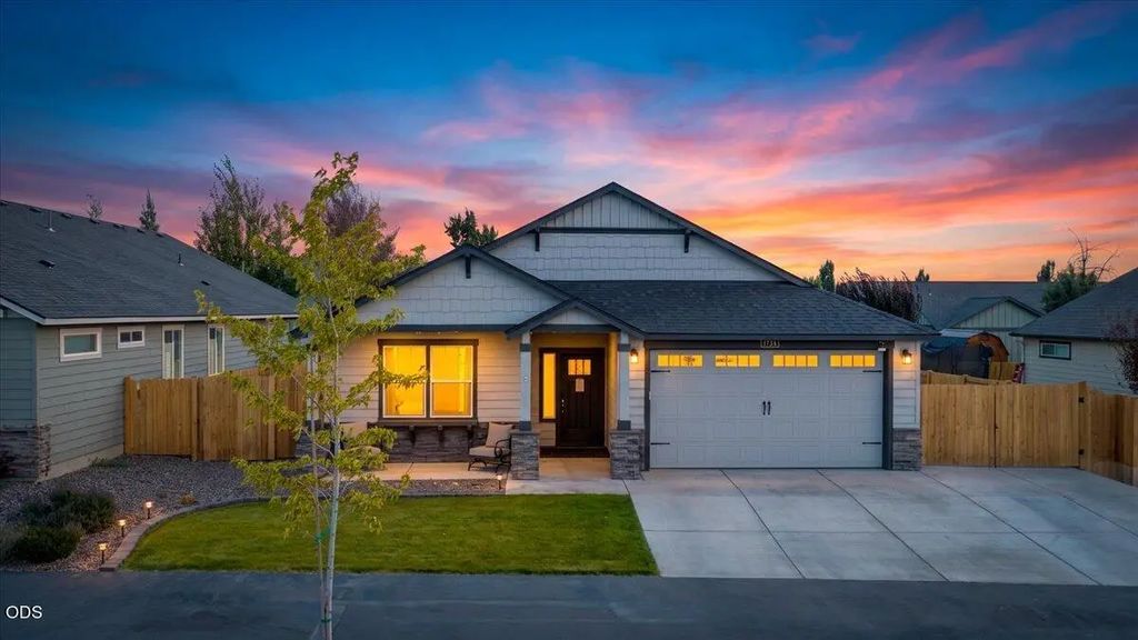 1734 Nw Upas Place, Redmond