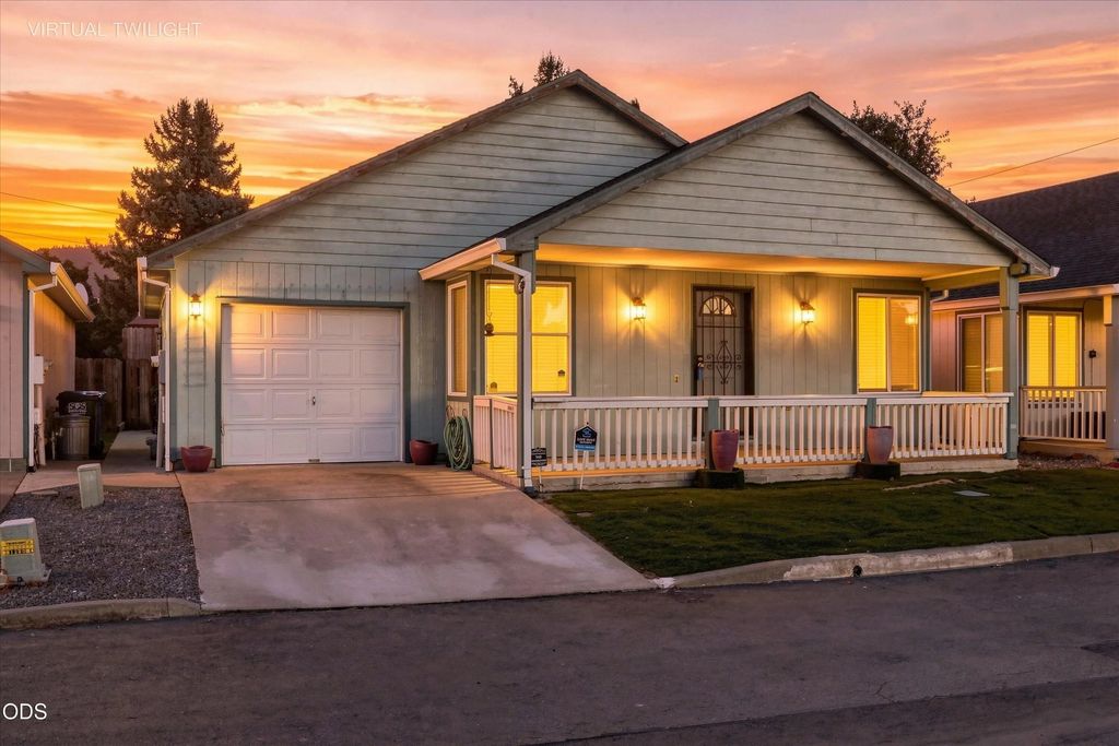 803 Bower Lane, Grants Pass