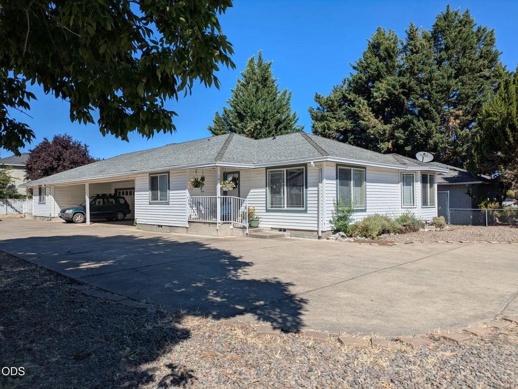 541 Briarwood Drive, Central Point