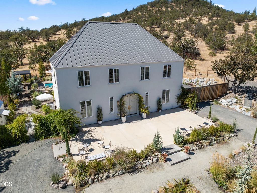 12261 Modoc Road, White City