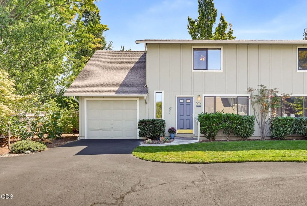 669 Park Street, Ashland