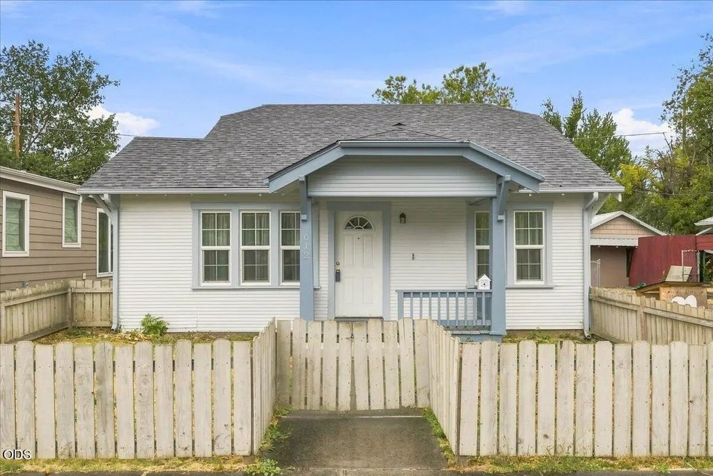 612 S Ivy Street, Medford
