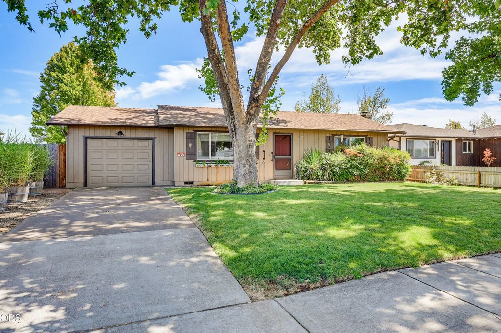7872 Harlan Drive, White City