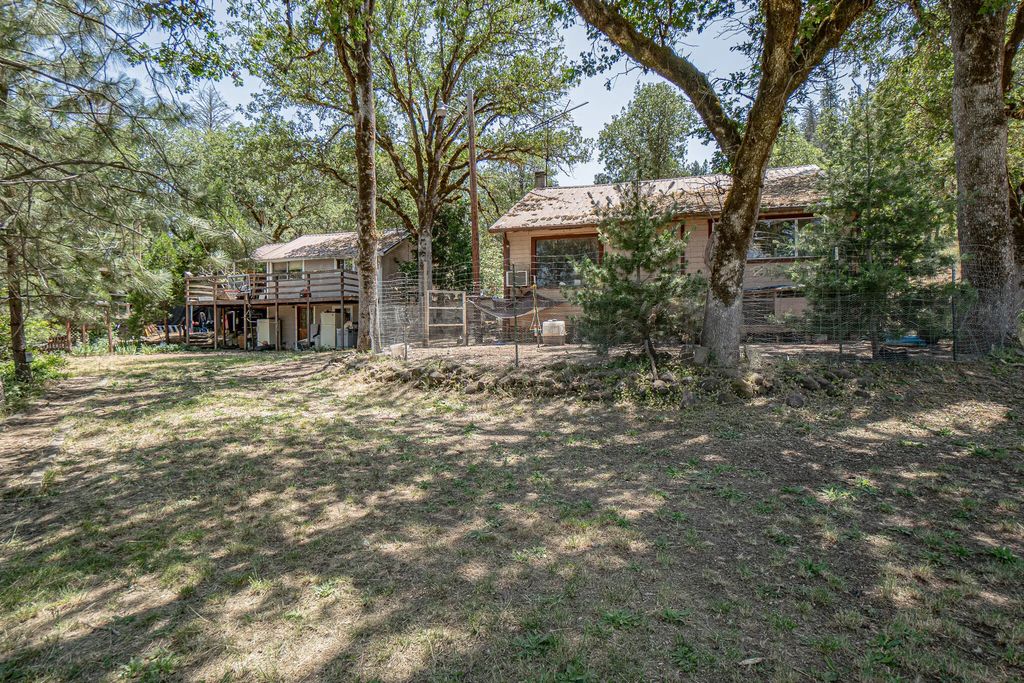 6534 Crowfoot Road, Trail