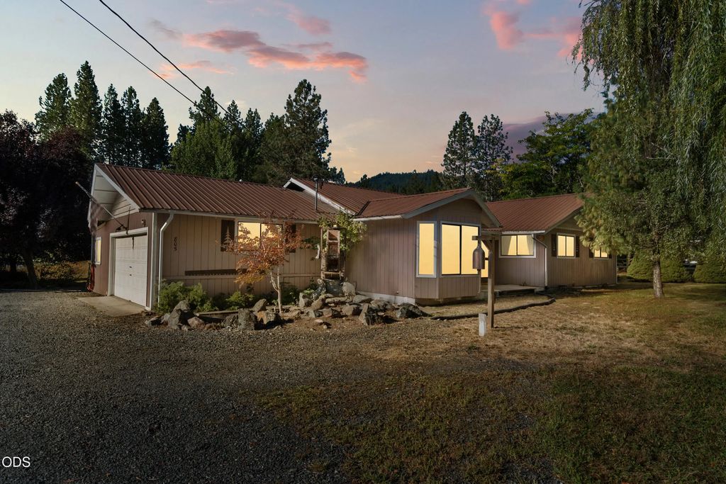 805 Minthorne Road, Rogue River