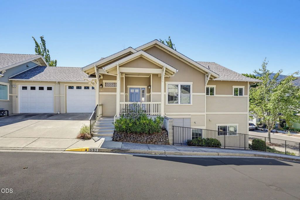 592 Nandina Street, Ashland