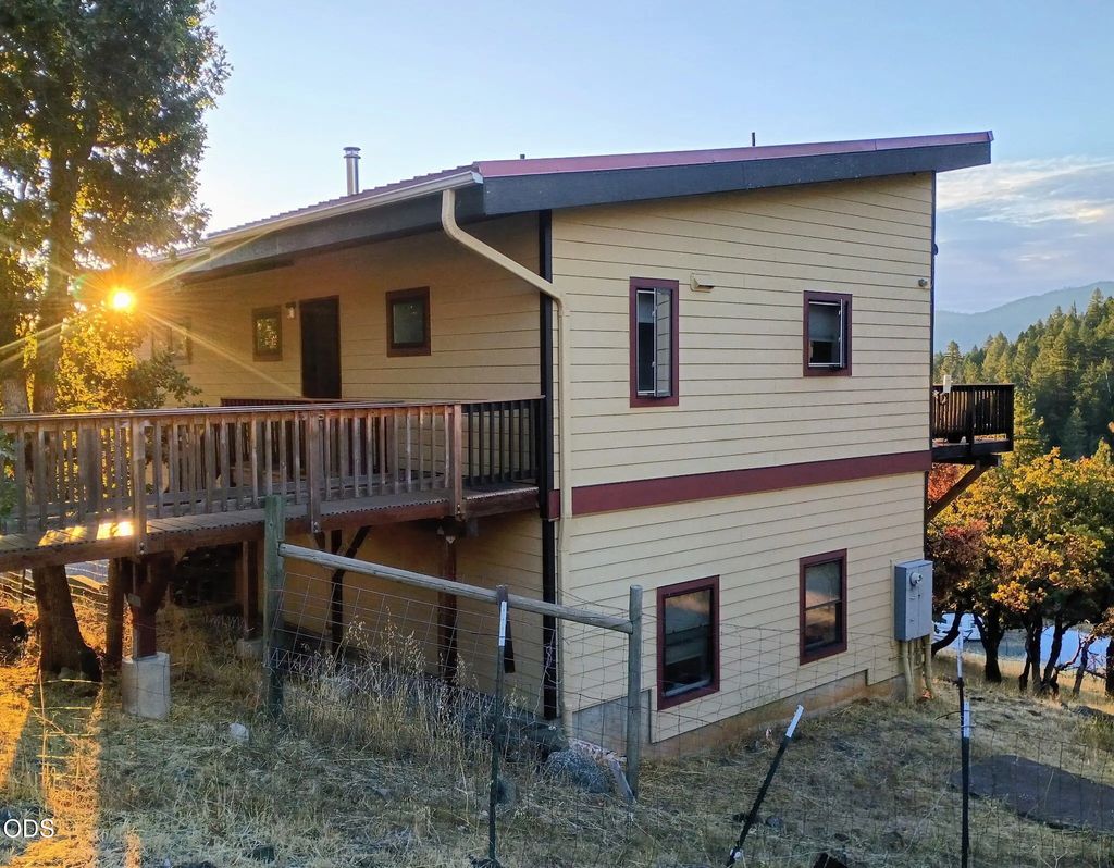 1206 Upper Powell Creek Road, Williams