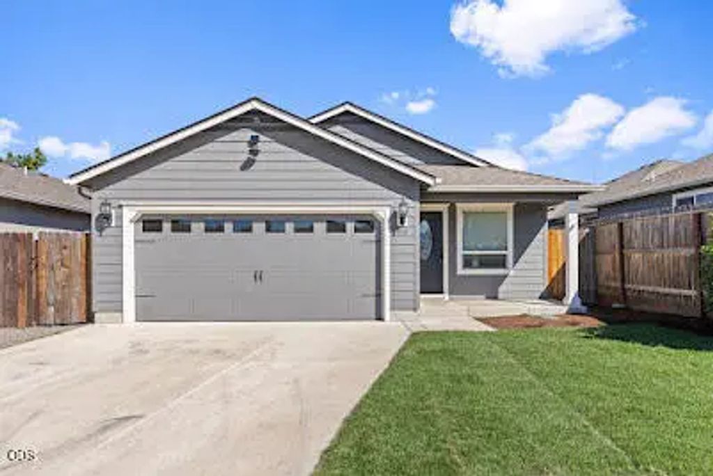 816 Nicholas Lee Drive, Medford