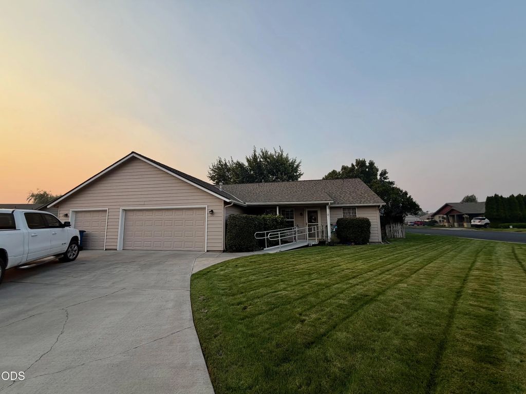 695 Ne Stoneridge Lane, Prineville