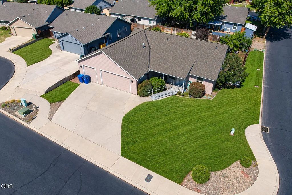 695 Ne Stone Ridge Lane, Prineville