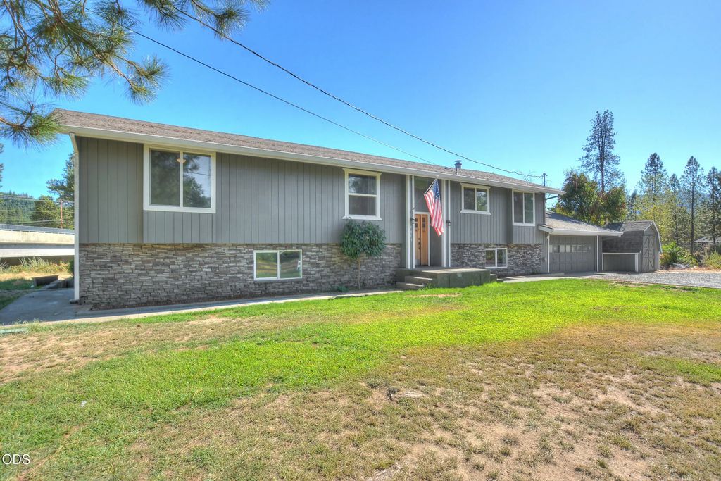 7875 E Evans Creek Road, Rogue River