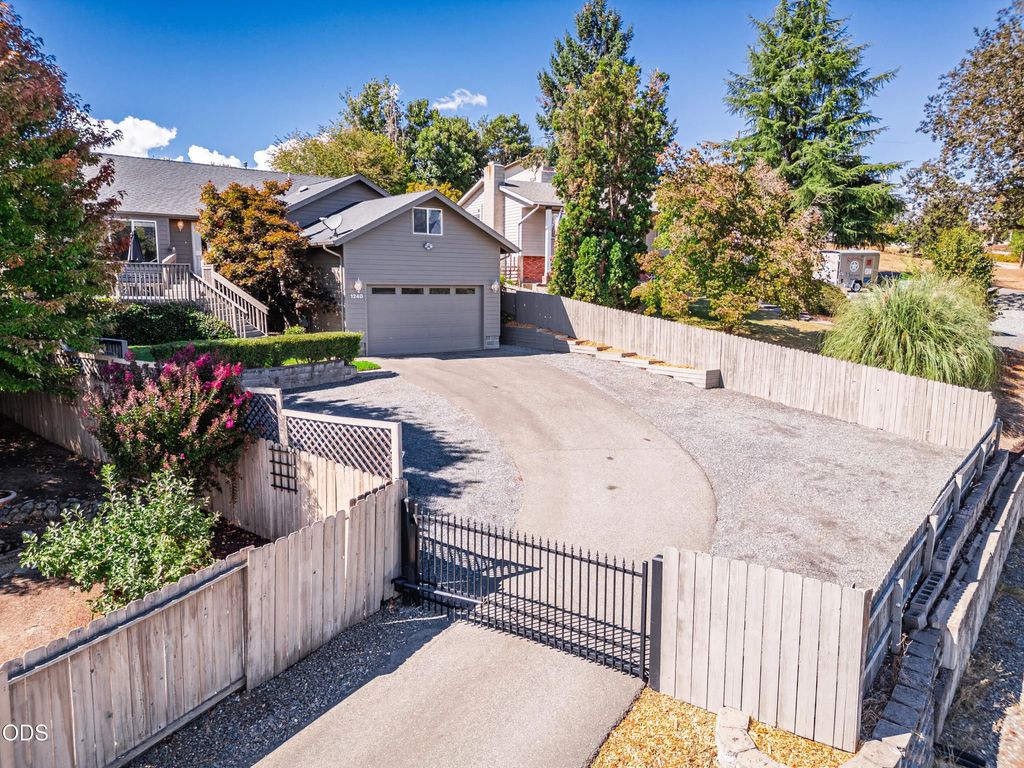 1240 Marcus Way, Grants Pass