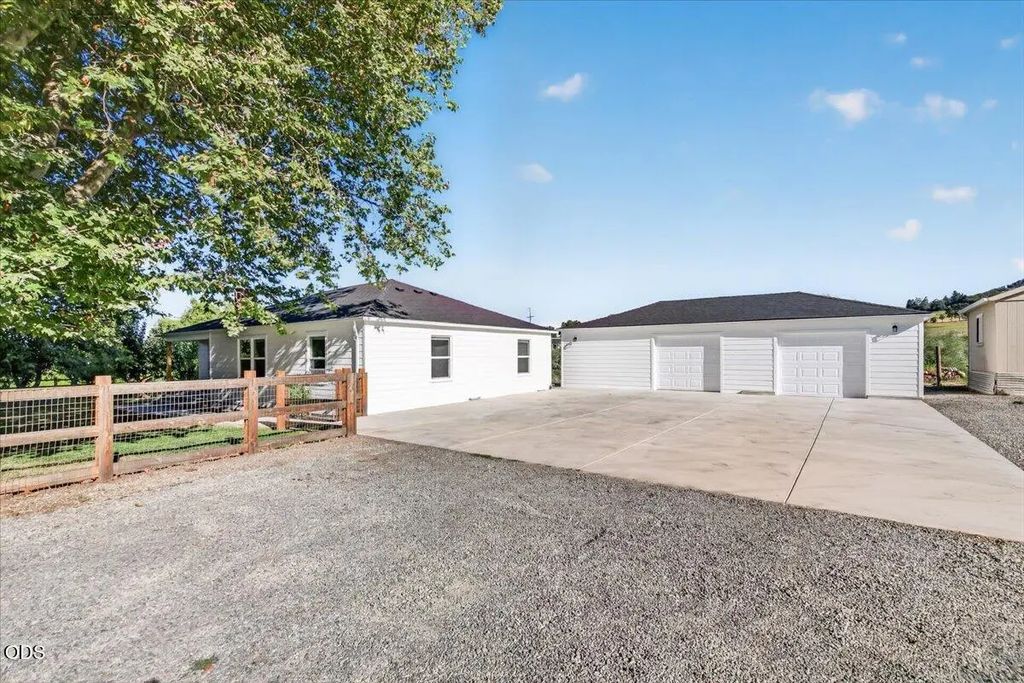 4785 Fern Valley Road, Medford