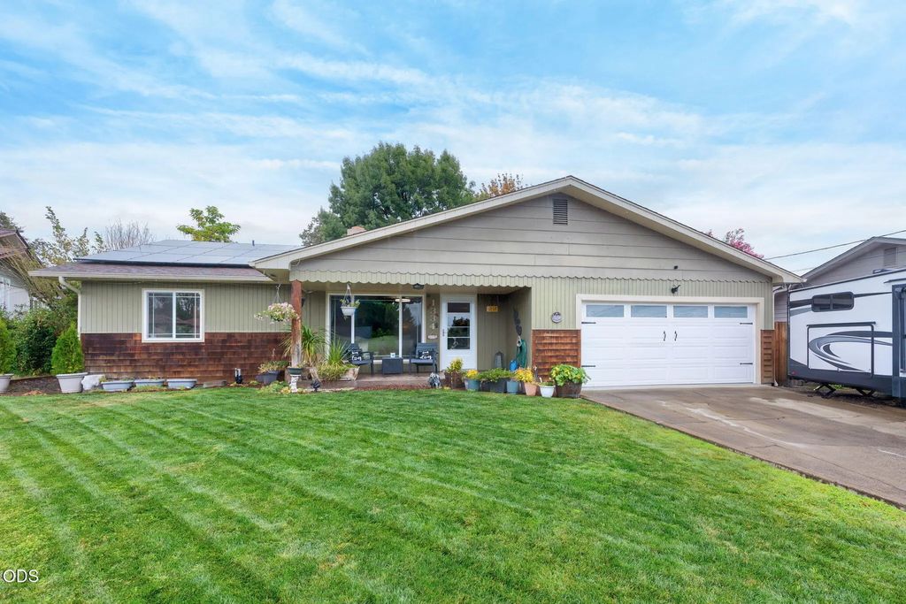 1334 Sw Isham Street, Grants Pass