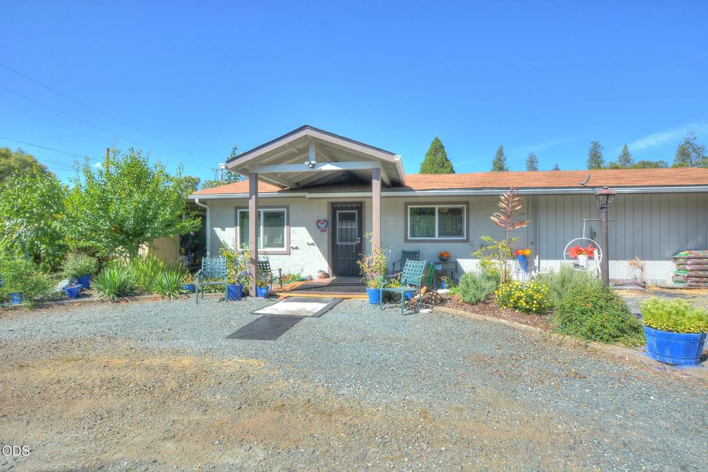 204 E Rosewood Street, Grants Pass
