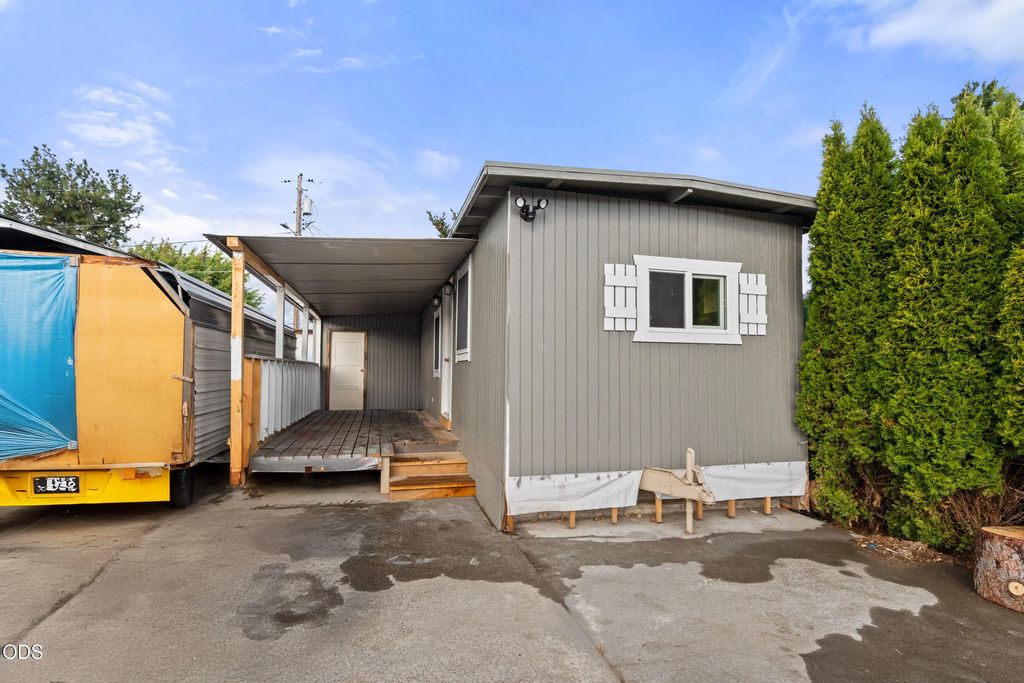 2395 Redwood Avenue 42, Grants Pass