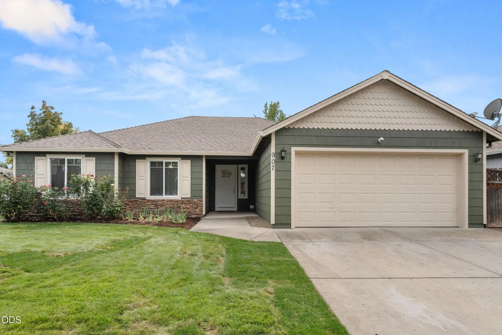 907 Worchester Drive, Medford