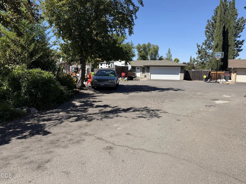 Grand Avenue, Medford