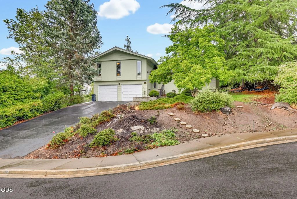 470 S Stoneham Circle, Medford
