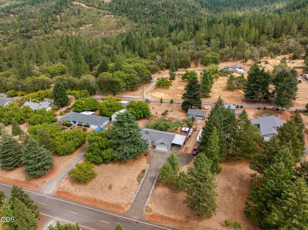 221 Village Lane, Grants Pass