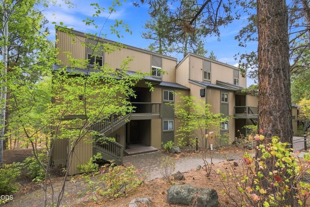 19717 Sw Mount Bachelor Drive 217, Bend