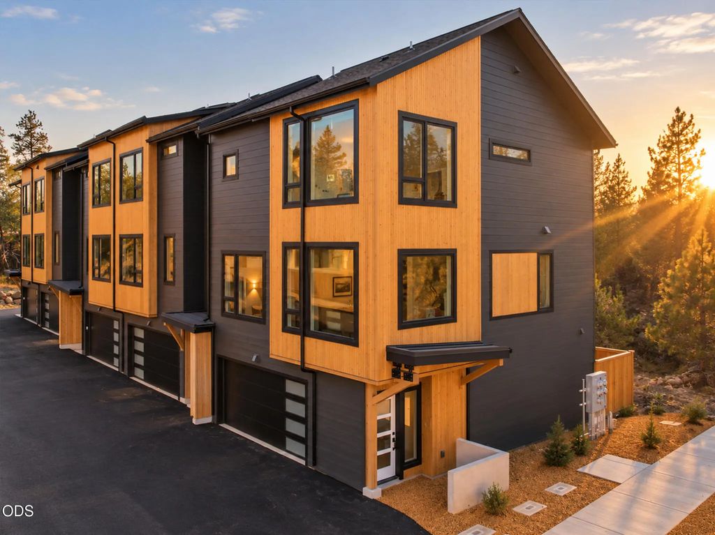 156 Nw Copperwood Court, Bend